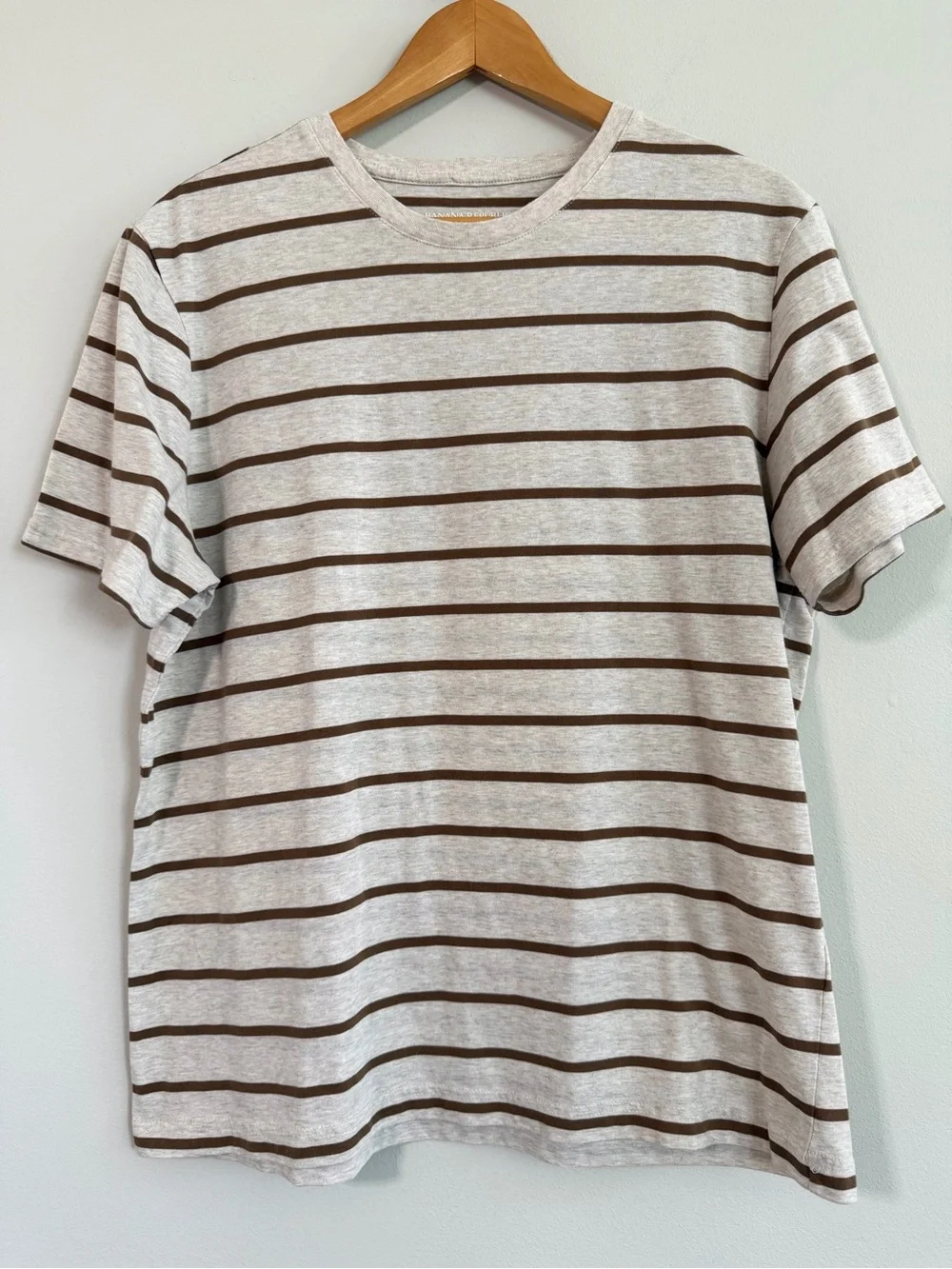 Banana Republic Premium Wash Cream/Brown Striped Short-Sleeve Tee Men’s Large